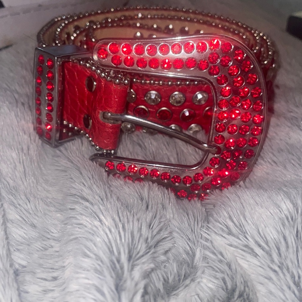 B.b.simons belt red and silver only accepting Apple Pay payments